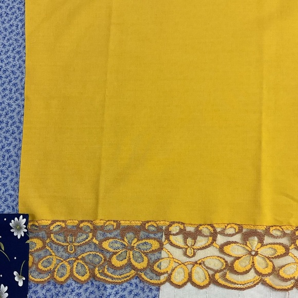 Vintage 4 piece coordinated fabric lot for sewing & crafting - Picture 4 of 11